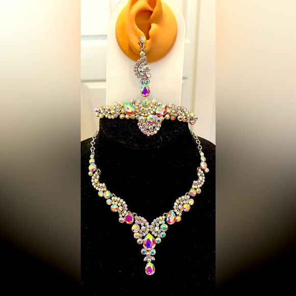 AB CRYSTAL RHINESTONE JEWELRY SET THAT IS BEYOND 🔥🔥🔥 ABSOLUTE 🦄🦄🦄🦄 - Picture 1 of 13